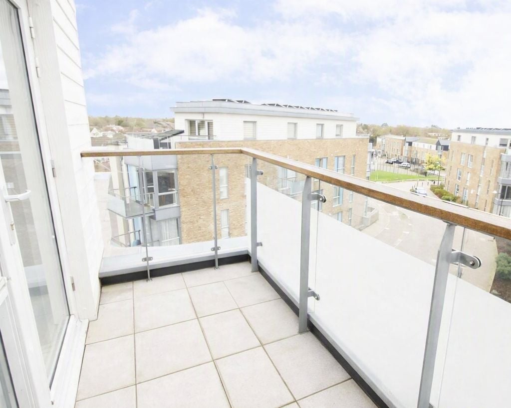Flat Snowdrop Mews in Greater London