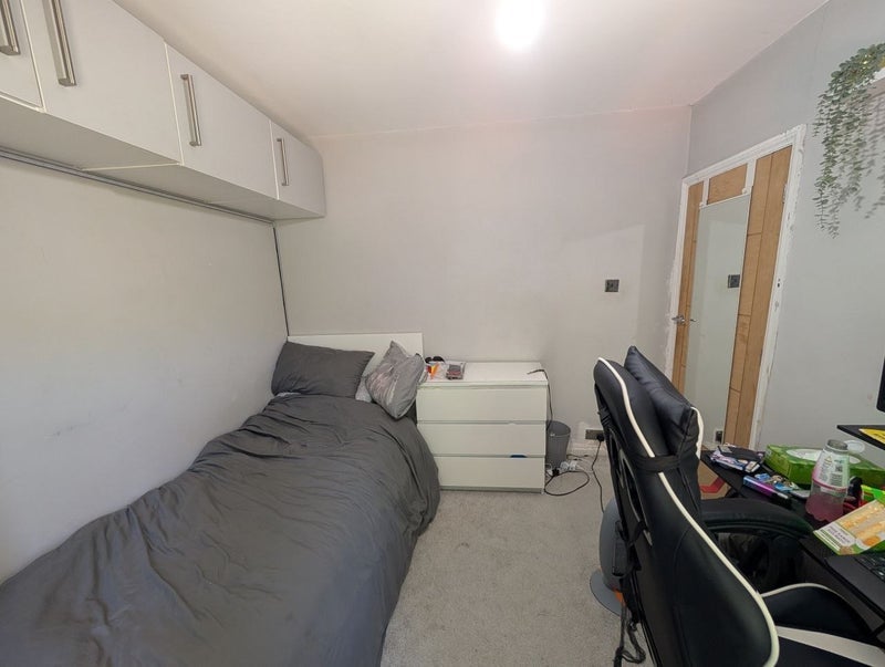 Room Broomhall Road in Salford