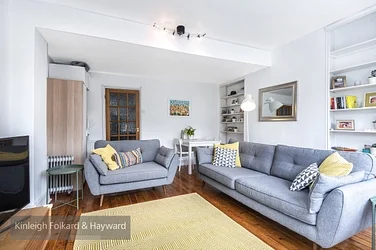 Flat Onslow Gardens in Greater London