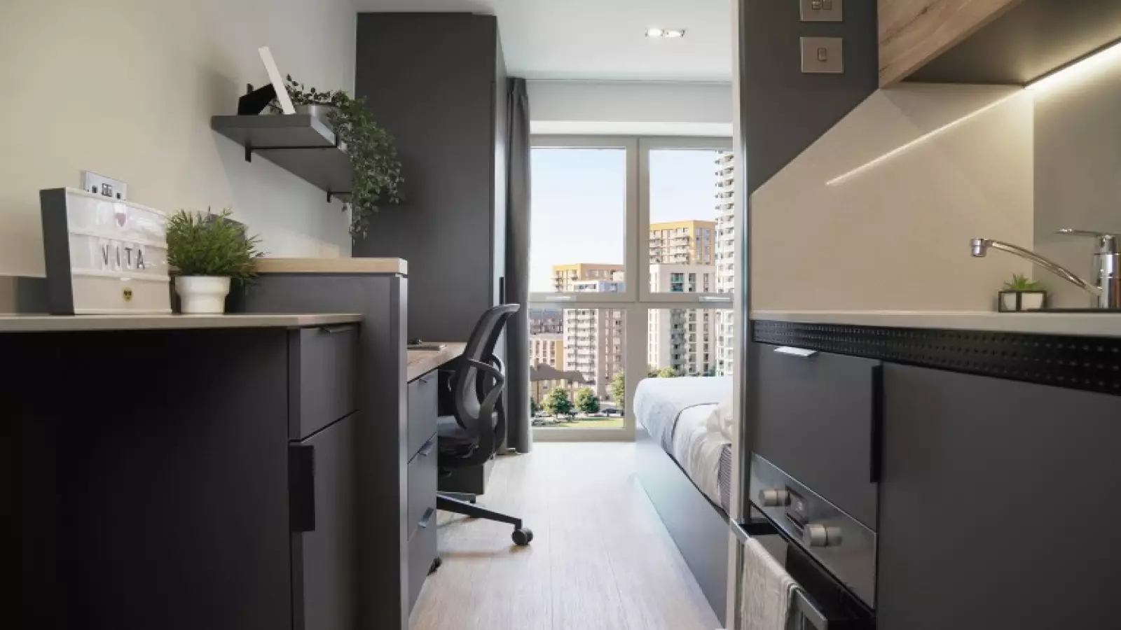 Room Algernon Road in Greater London