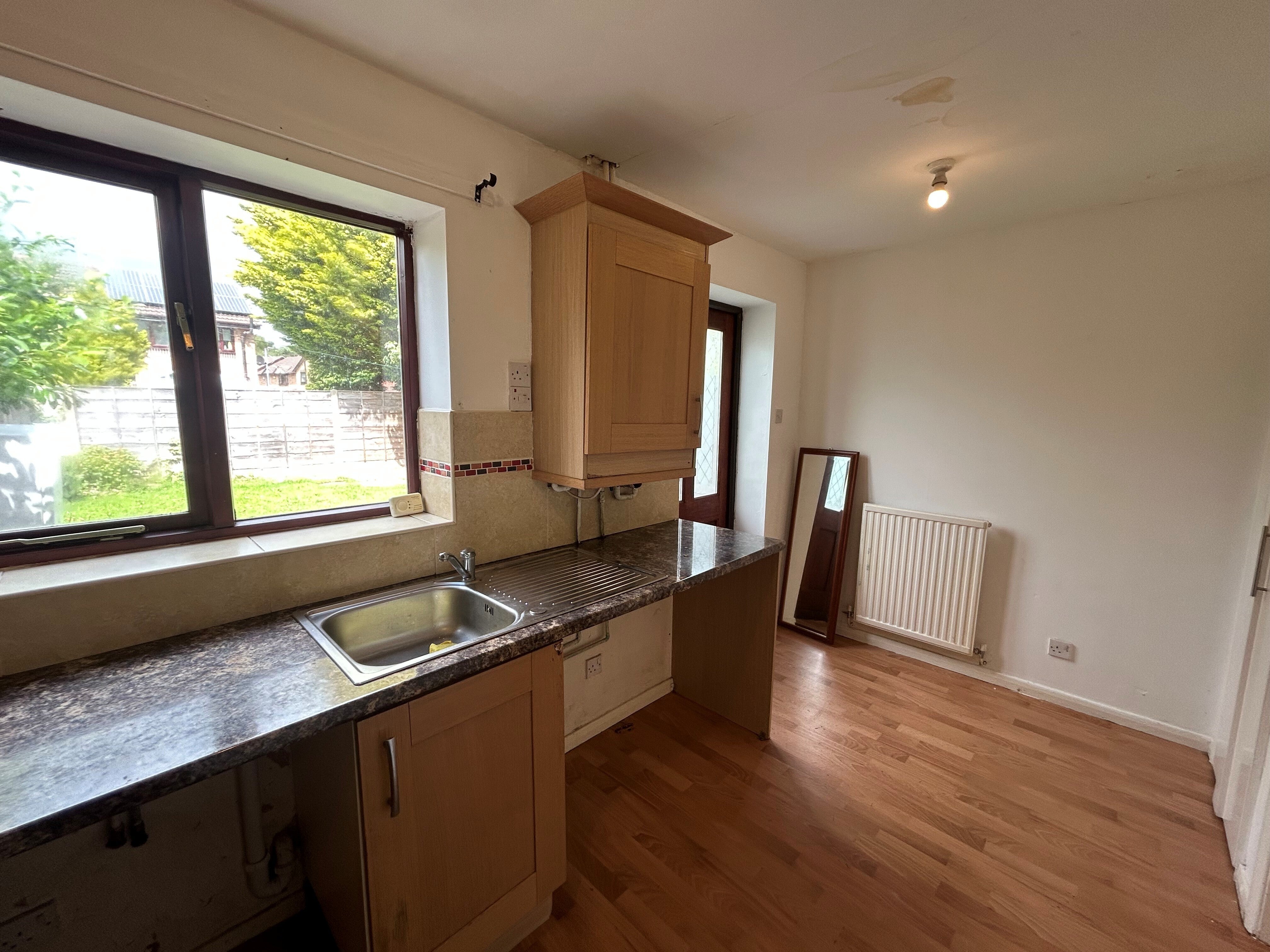 Flat Goldcrest Close in Manchester