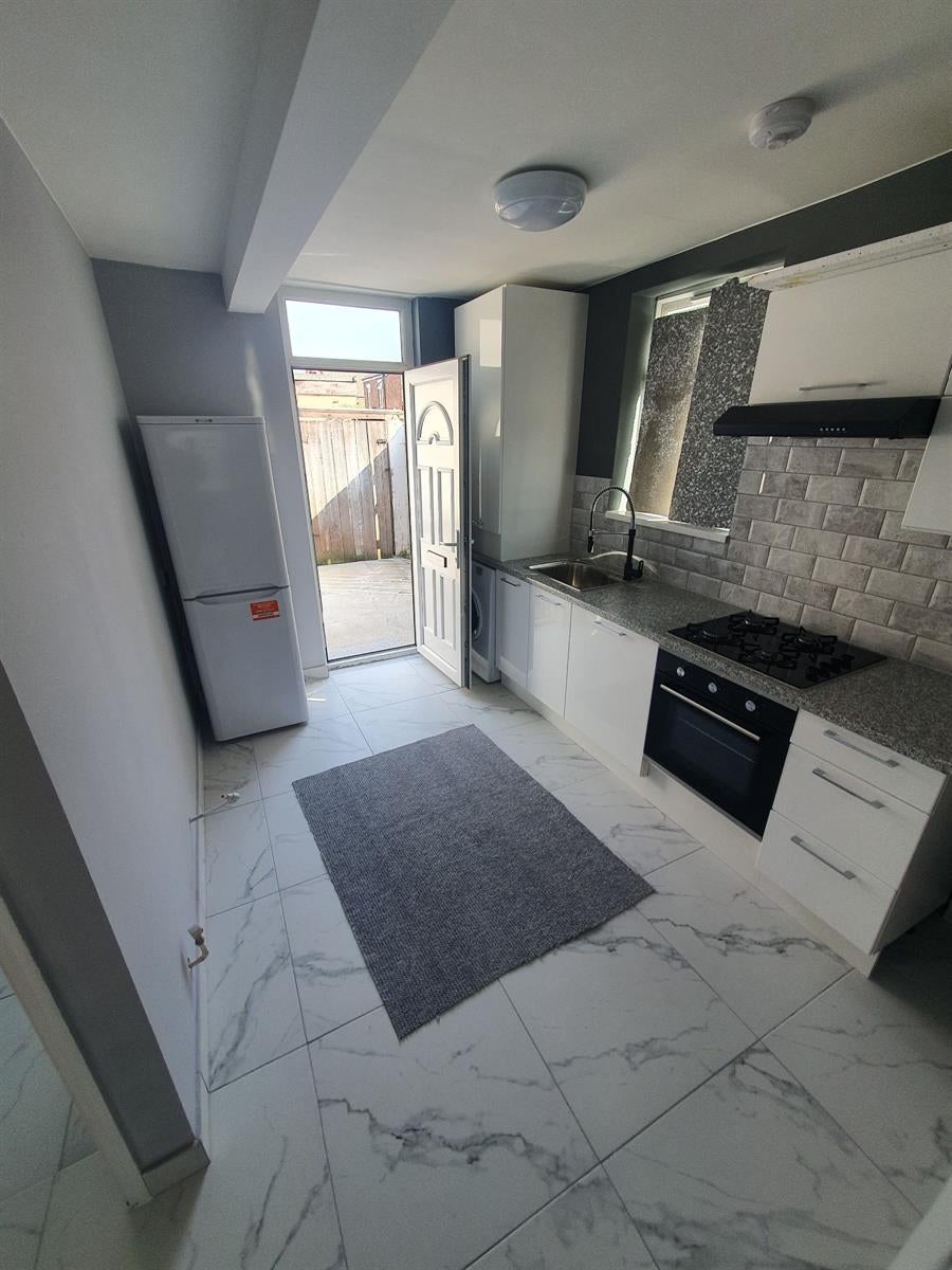 Flat Thoresby Street in Hull