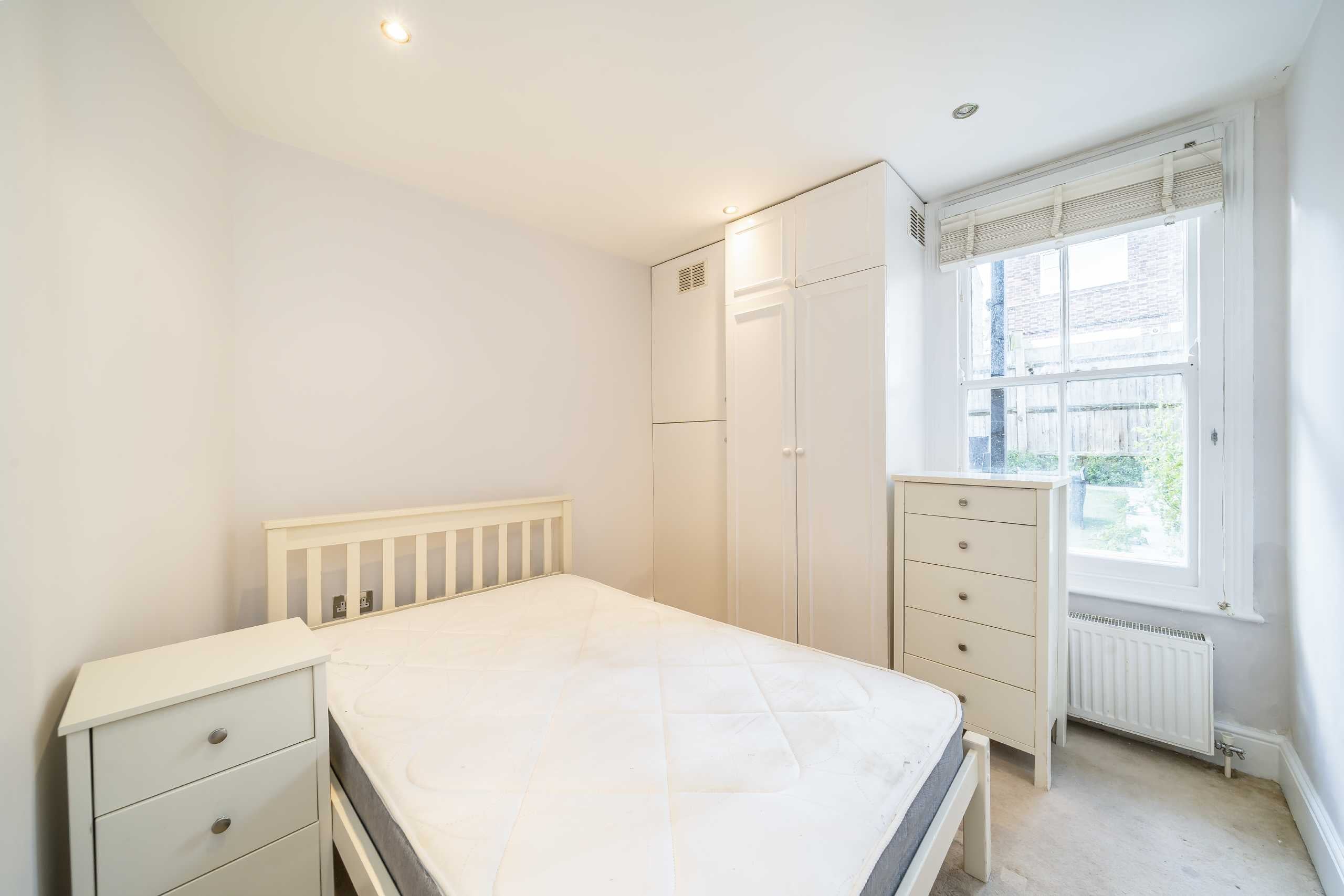 Flat Stapleton Road in Greater London