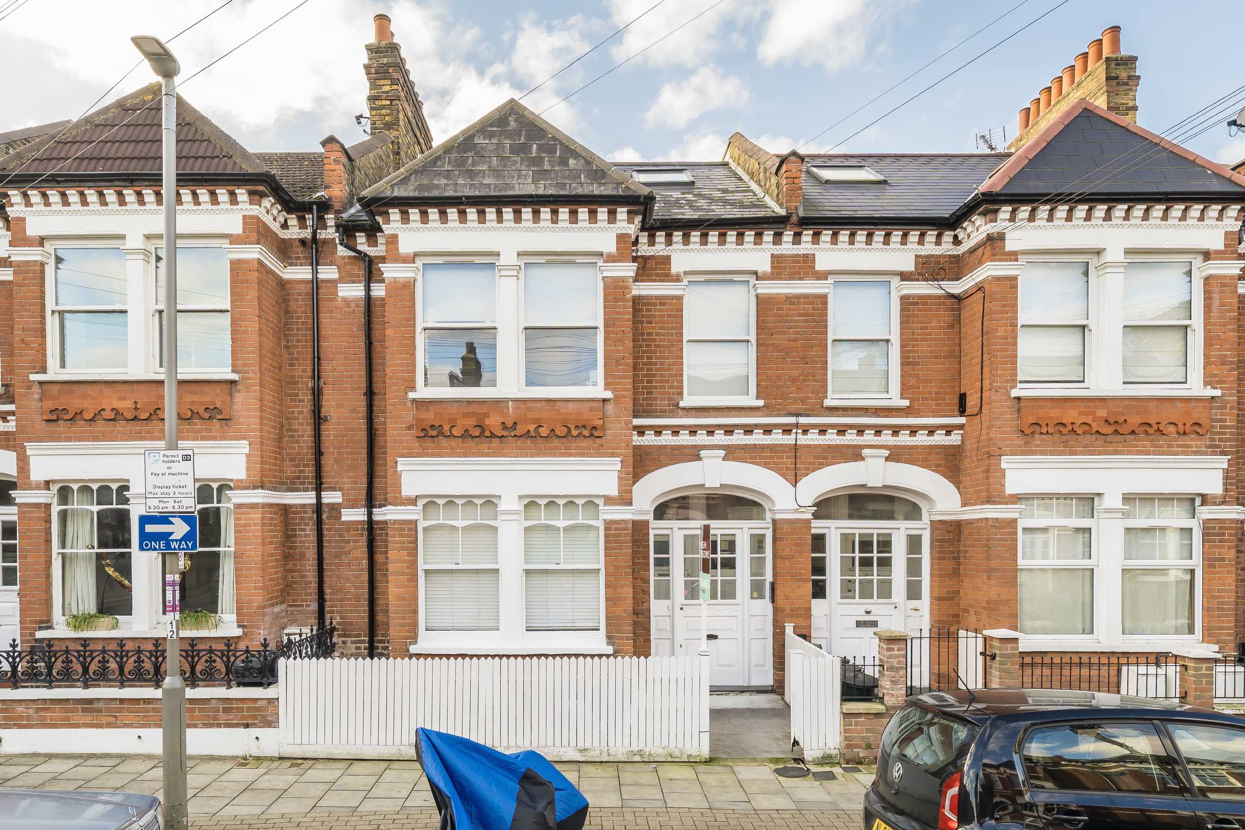 Flat Stapleton Road in Greater London