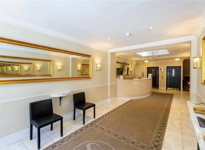 Flat Sloane Avenue in Greater London