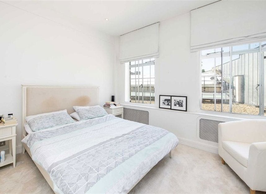 Flat Sloane Avenue in Greater London