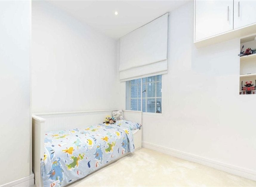 Flat Sloane Avenue in Greater London