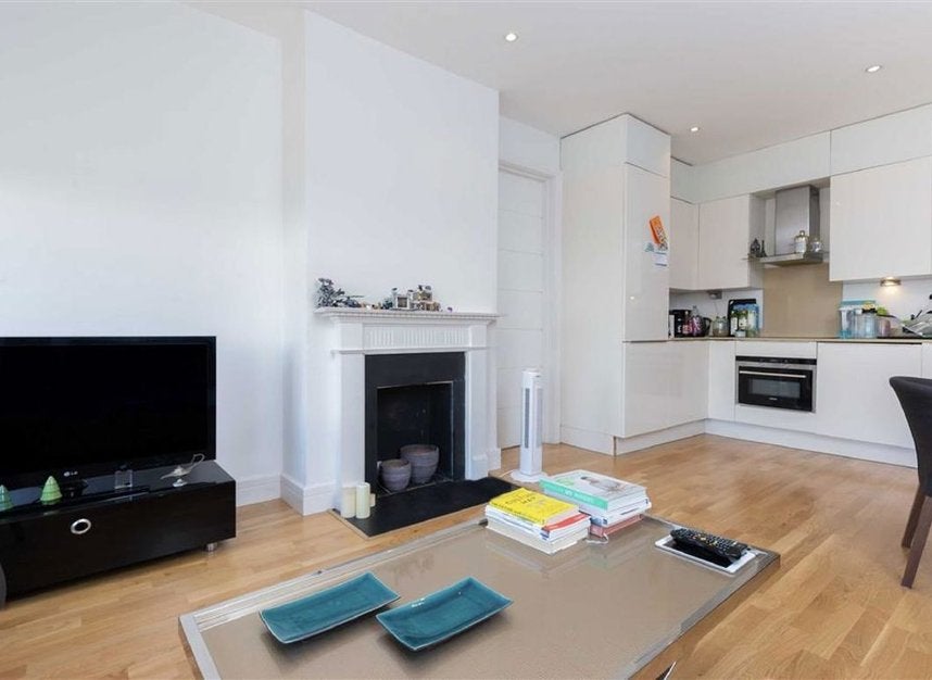 Flat Sloane Avenue in Greater London