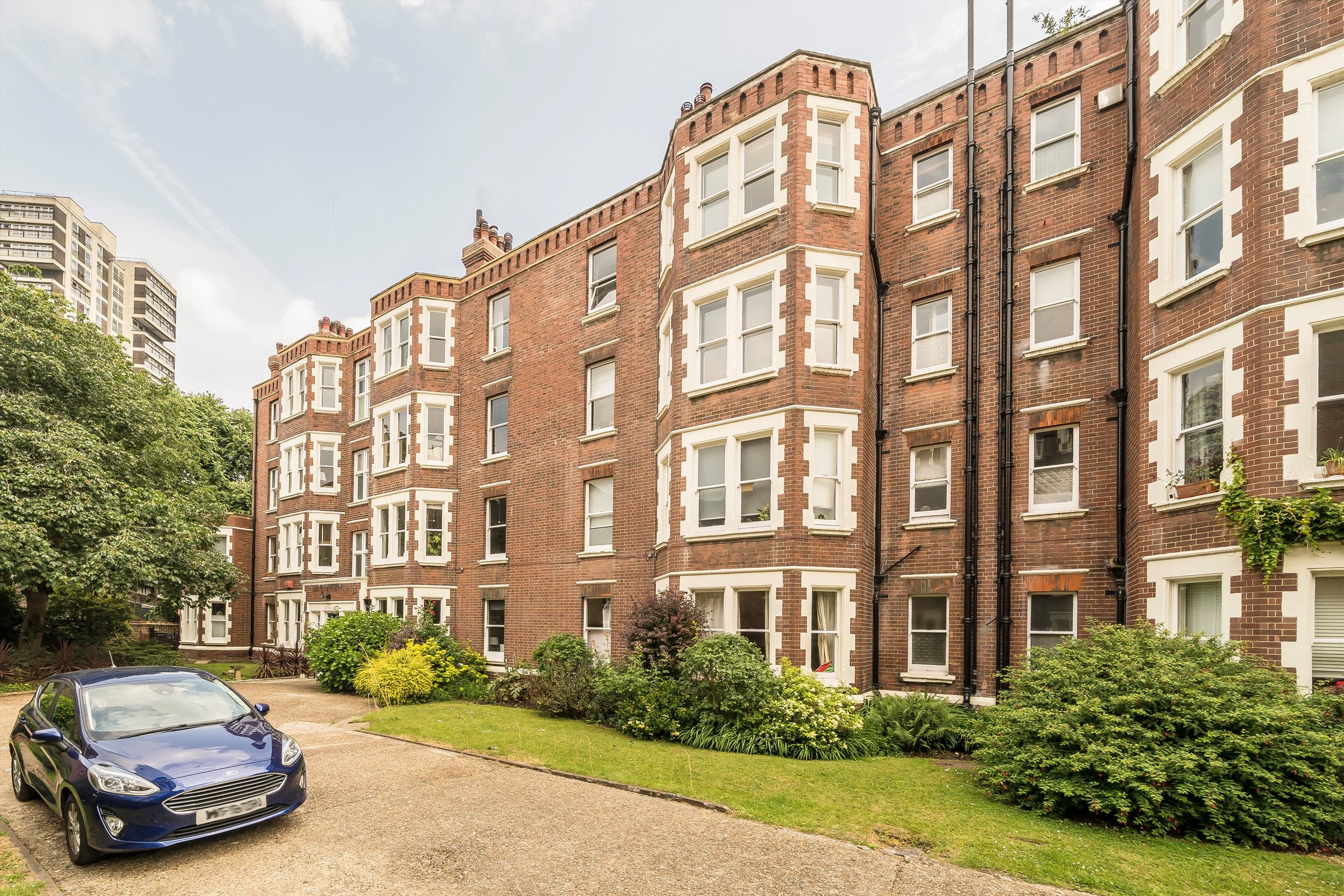 Flat Councillor Street in Greater London