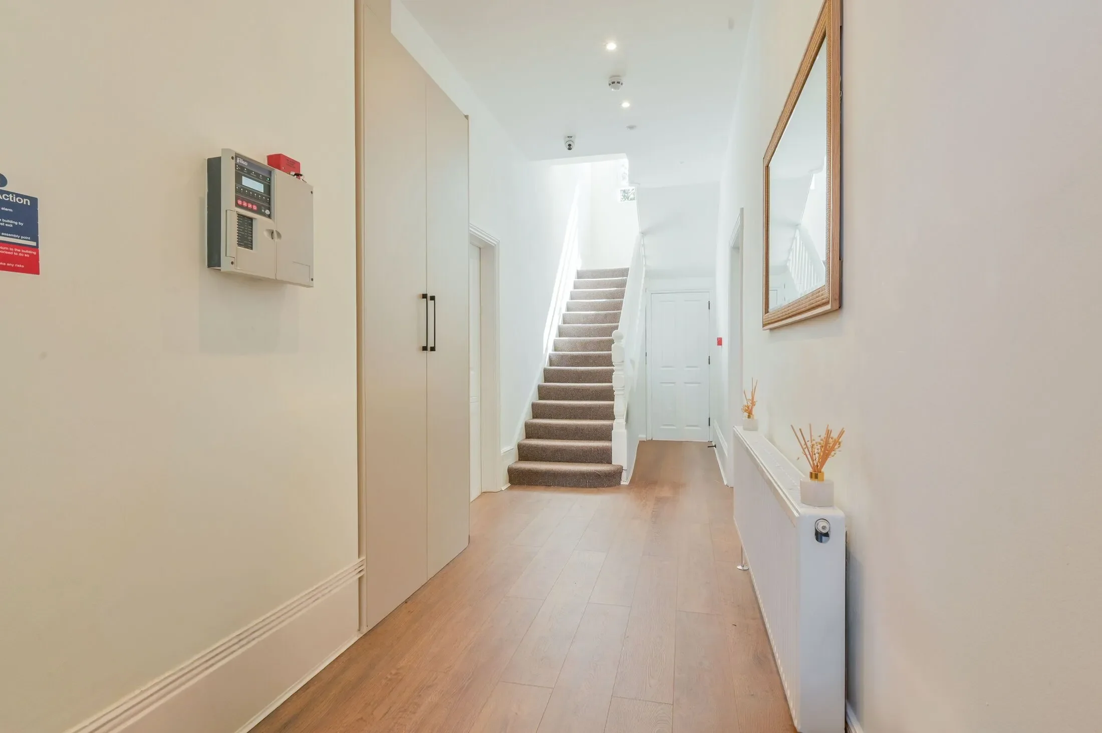 Flat Mount Park Crescent in Greater London