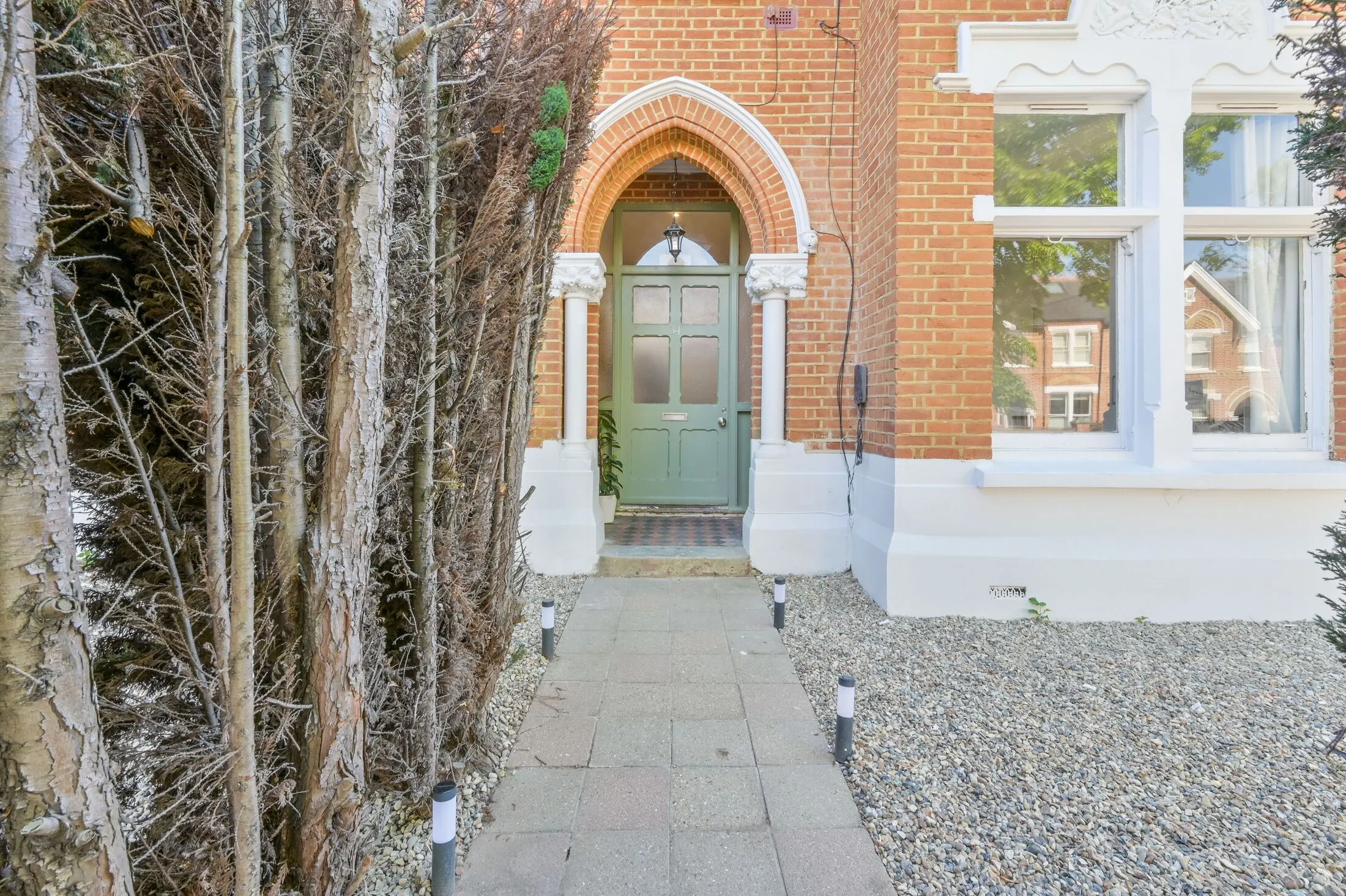 Flat Mount Park Crescent in Greater London