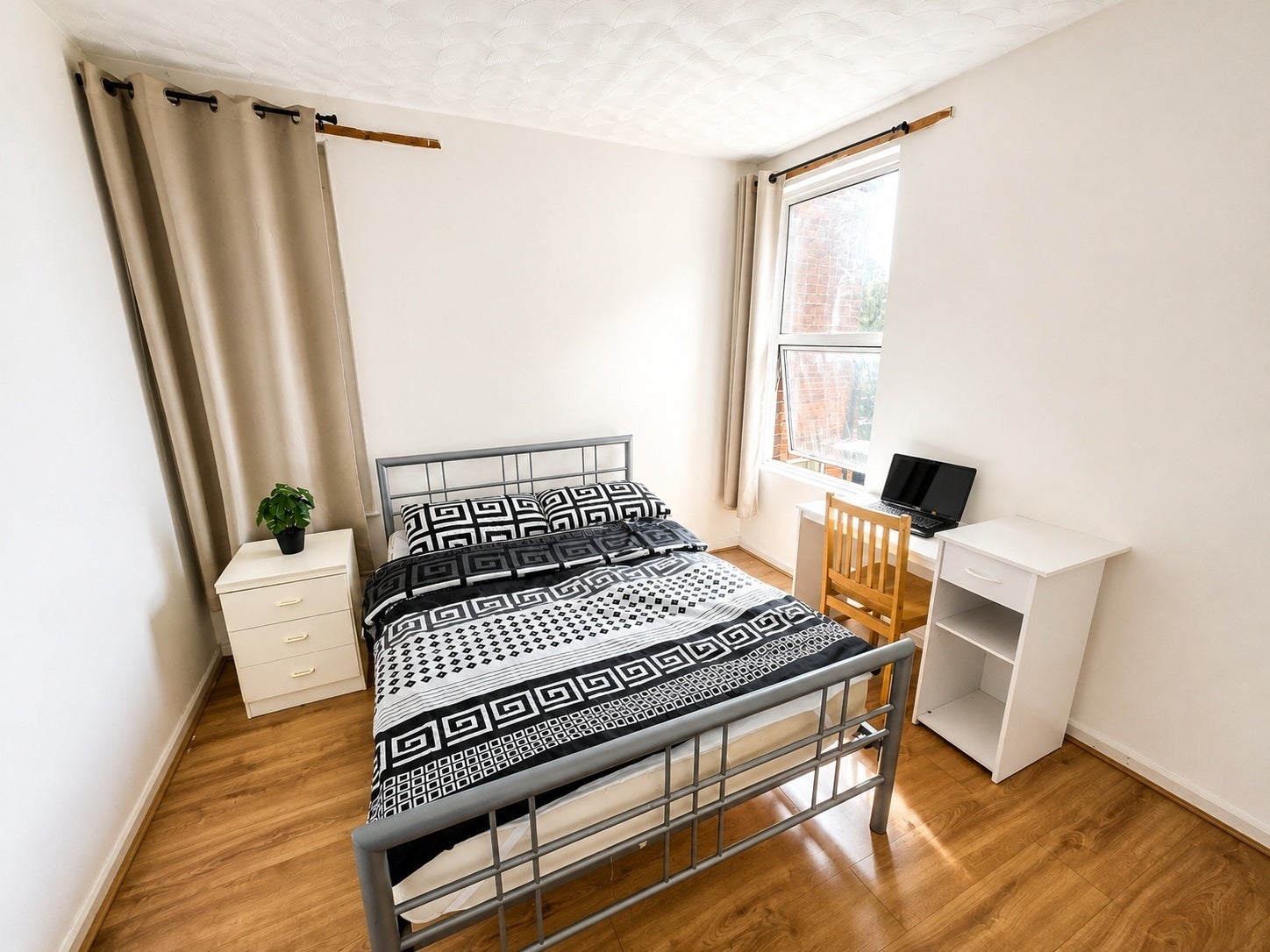 Flat Priory Avenue in High Wycombe
