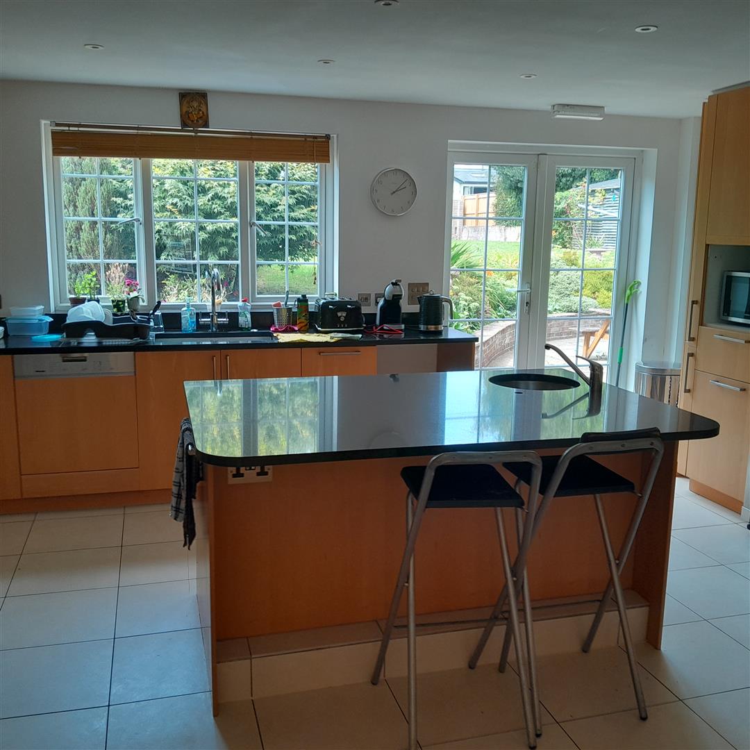Room Kitchener Road in Amesbury