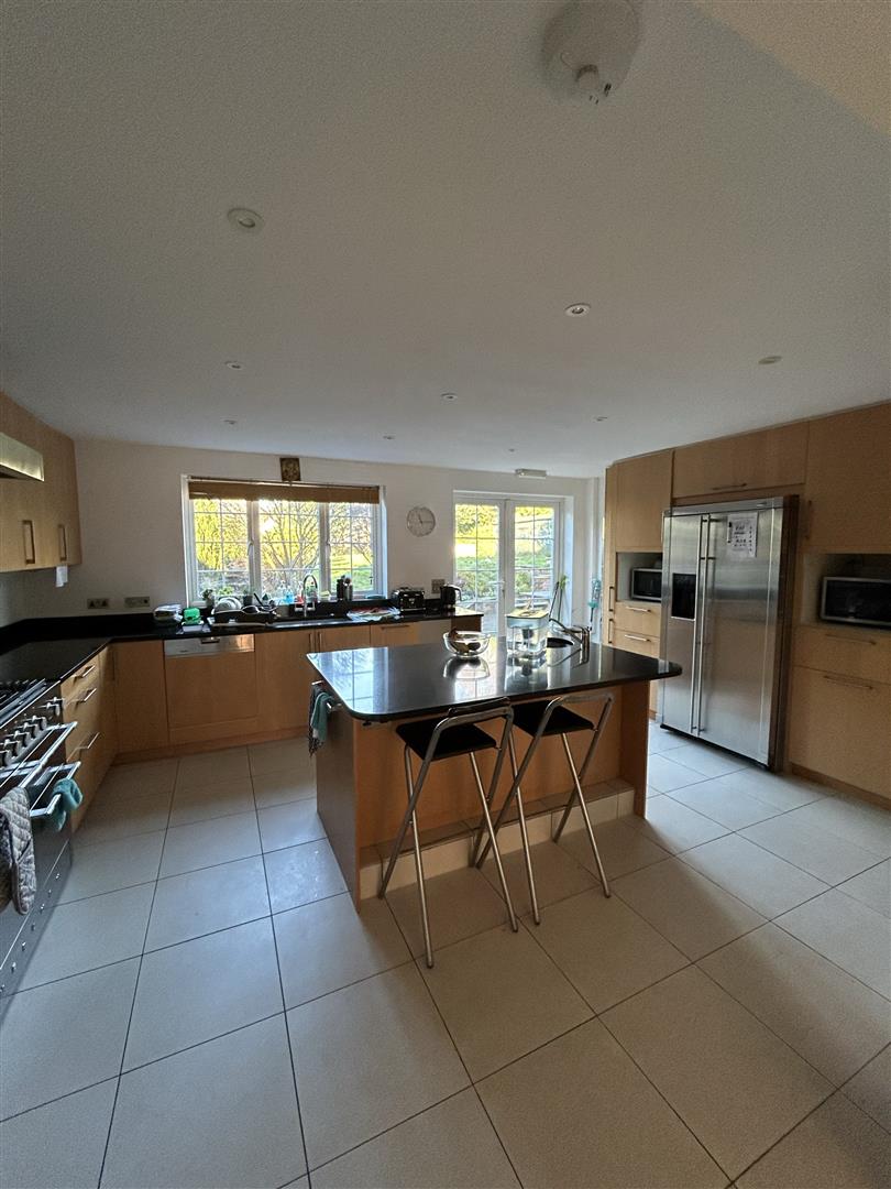 Room Kitchener Road in Amesbury