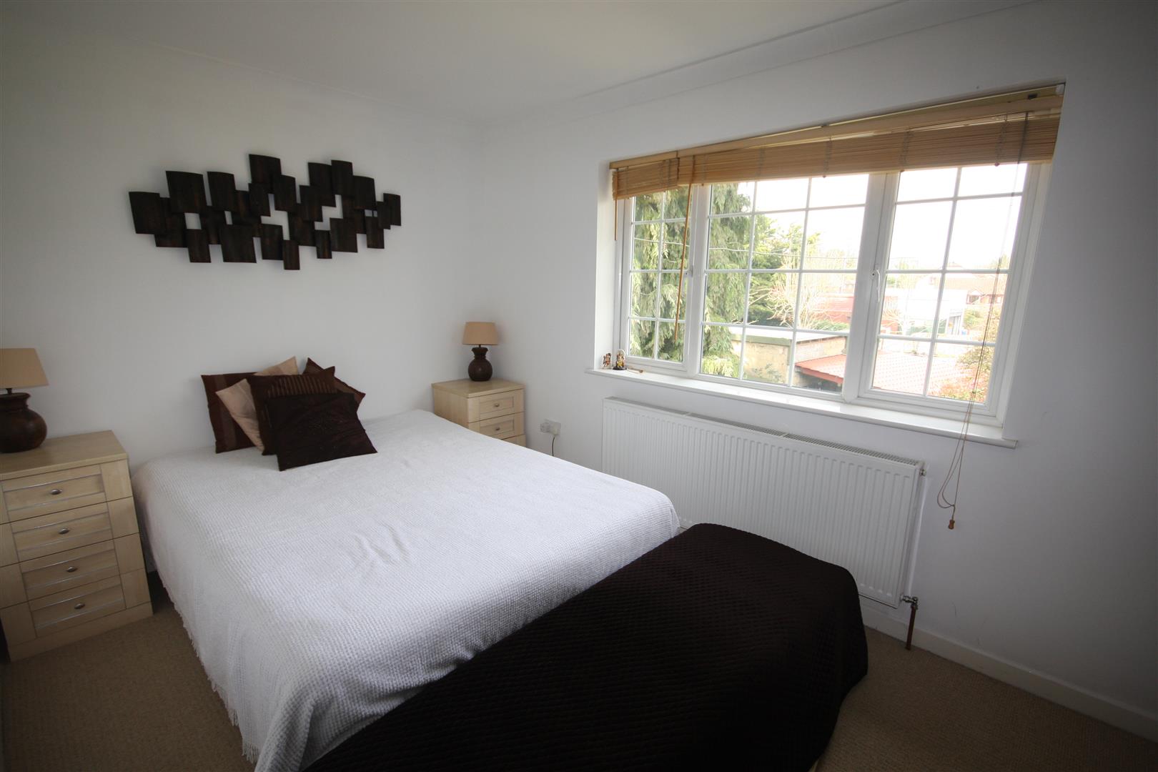 Room Kitchener Road in Amesbury
