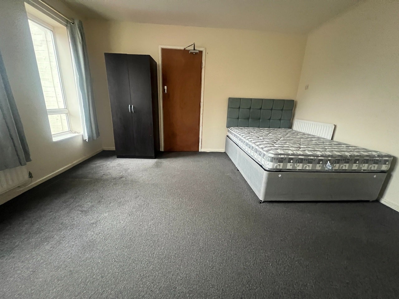 Room Pageant Drive in Dawley