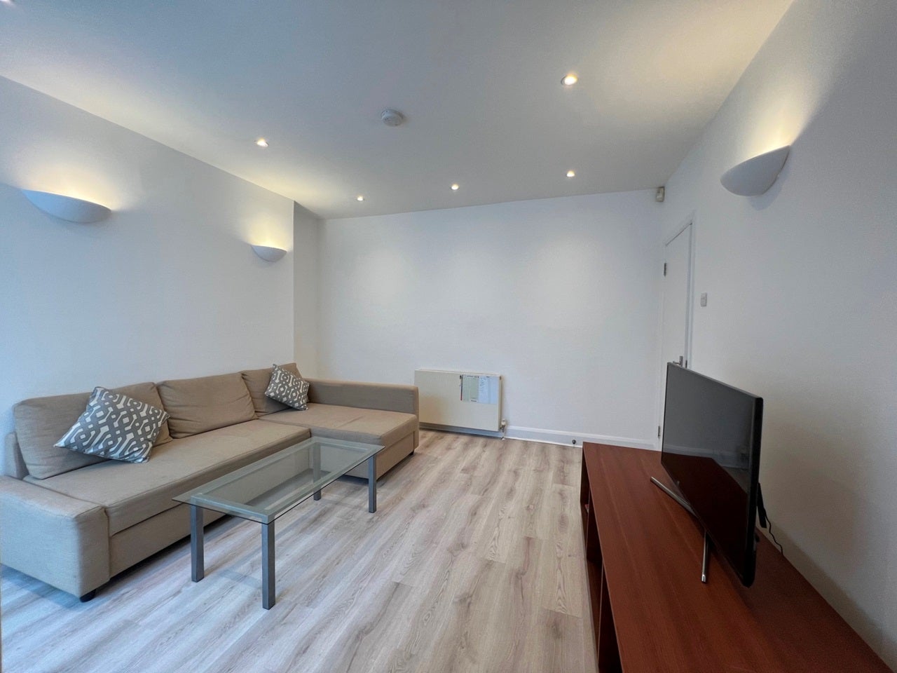 Flat Goldhawk Road in Greater London