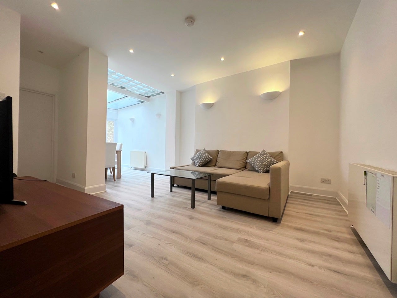 Flat Goldhawk Road in Greater London