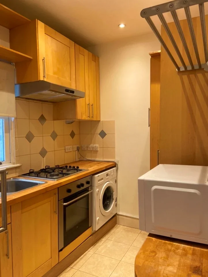 Flat Goldhawk Road in Greater London