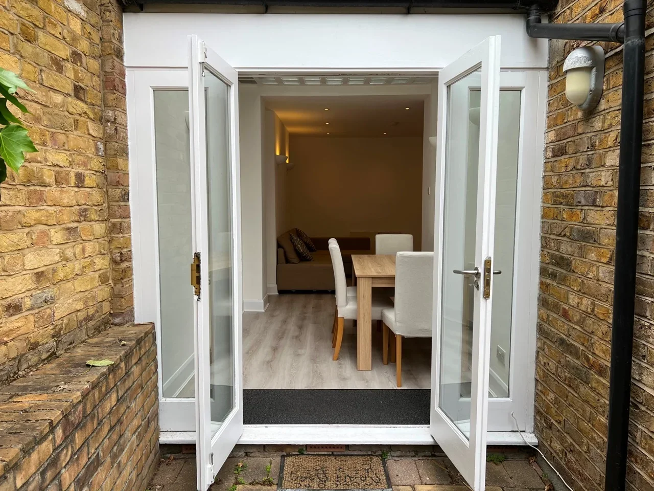 Flat Goldhawk Road in Greater London