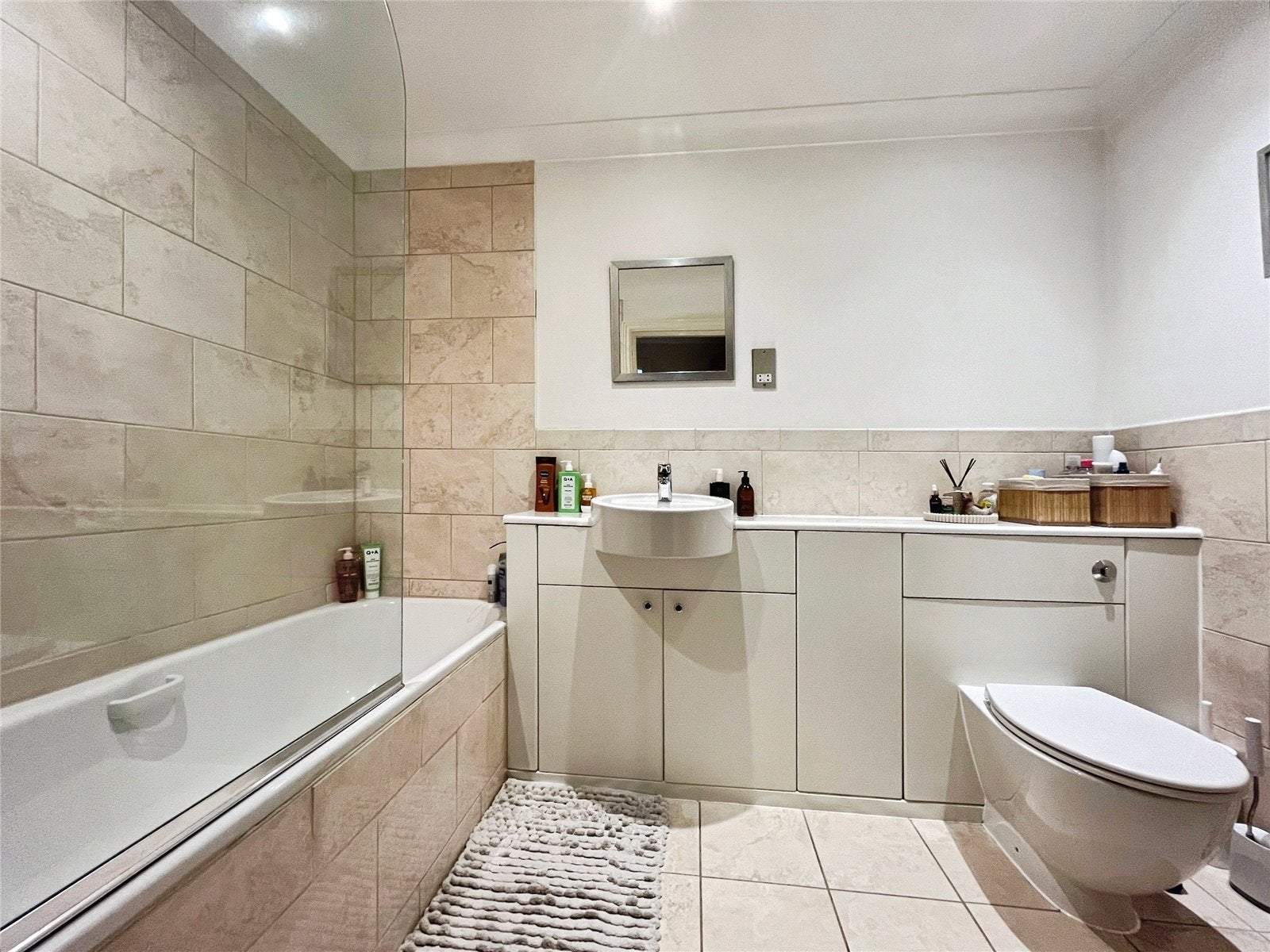 Flat Victoria Mews in Borough of Runnymede