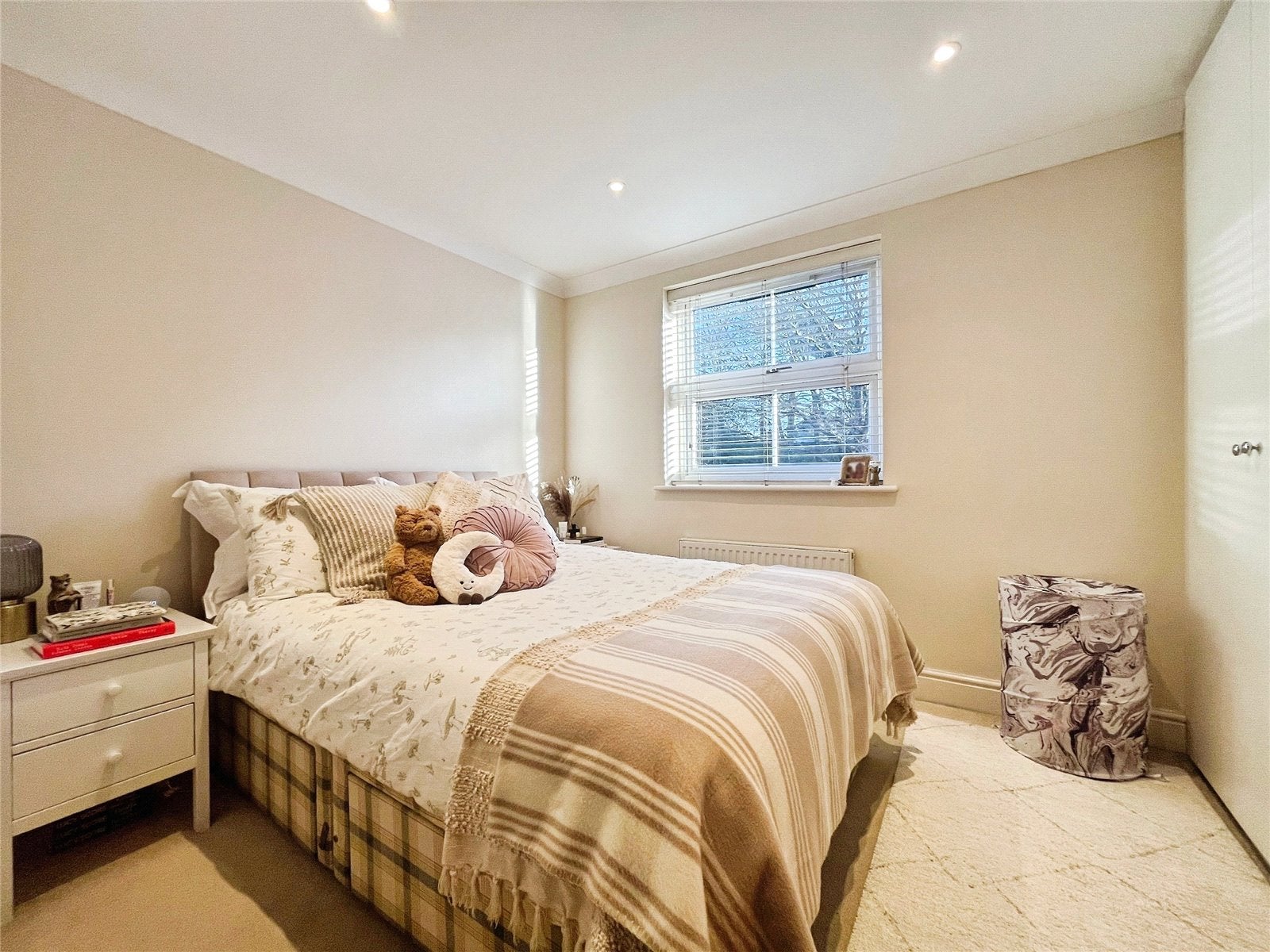 Flat Victoria Mews in Borough of Runnymede