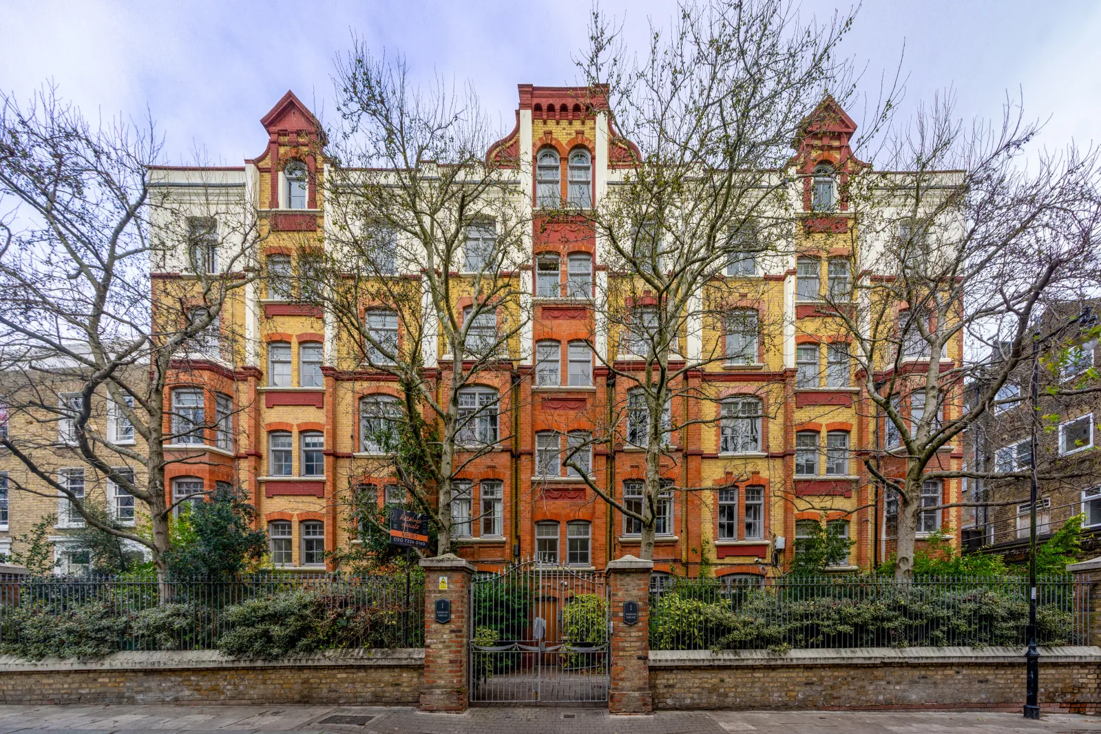 Flat Waterloo Terrace in Greater London