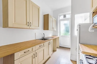 Flat Finchley Road in Greater London