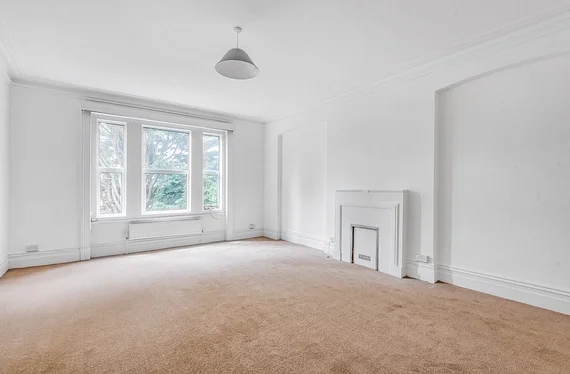 Flat Finchley Road in Greater London