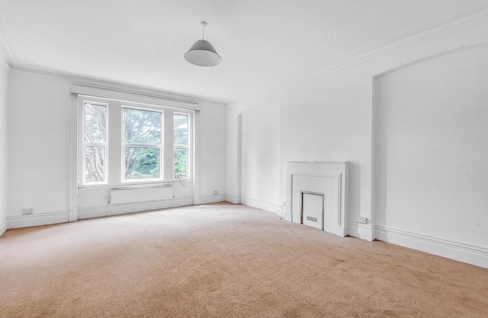 Flat Finchley Road in Greater London