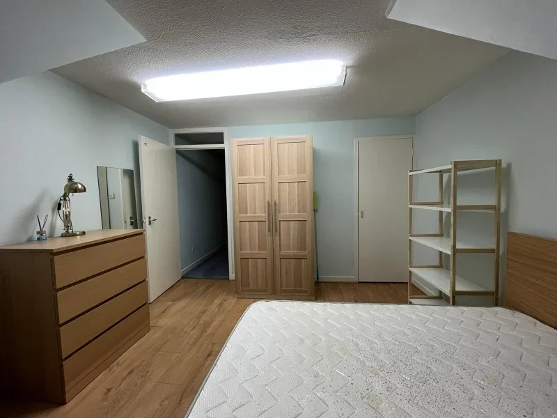 Room Bolingbroke Walk in Greater London