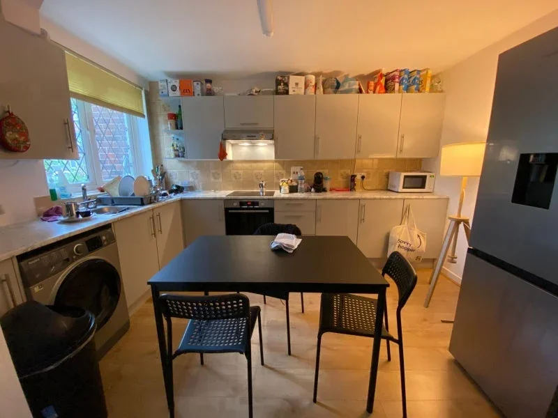 Room Bolingbroke Walk in Greater London