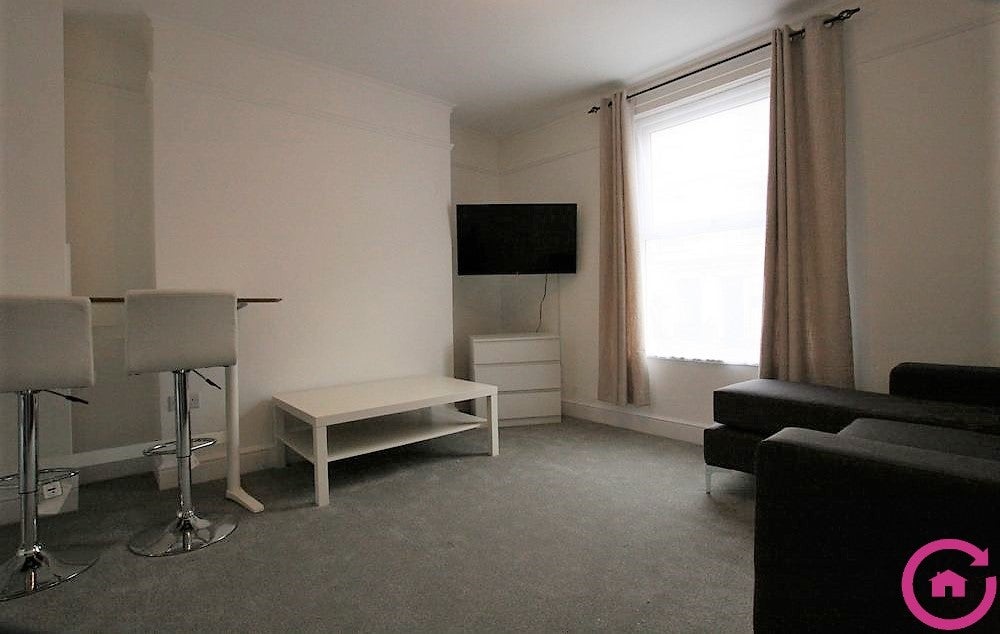 Room Wellington Street in Gloucester