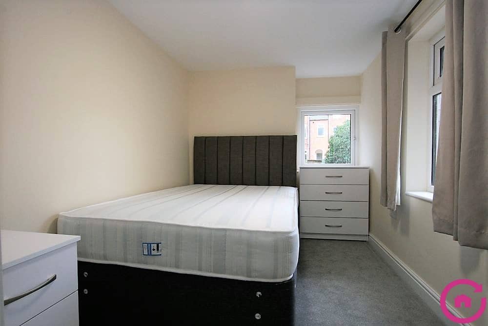 Room Wellington Street in Gloucester