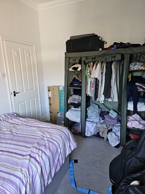 Room Thompson Road in Greater London