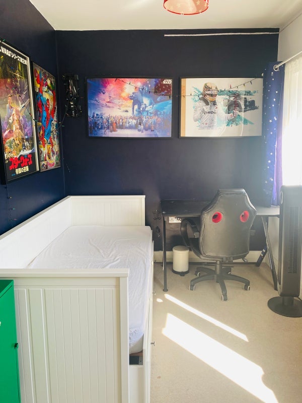Room Wicks Way in Greater London