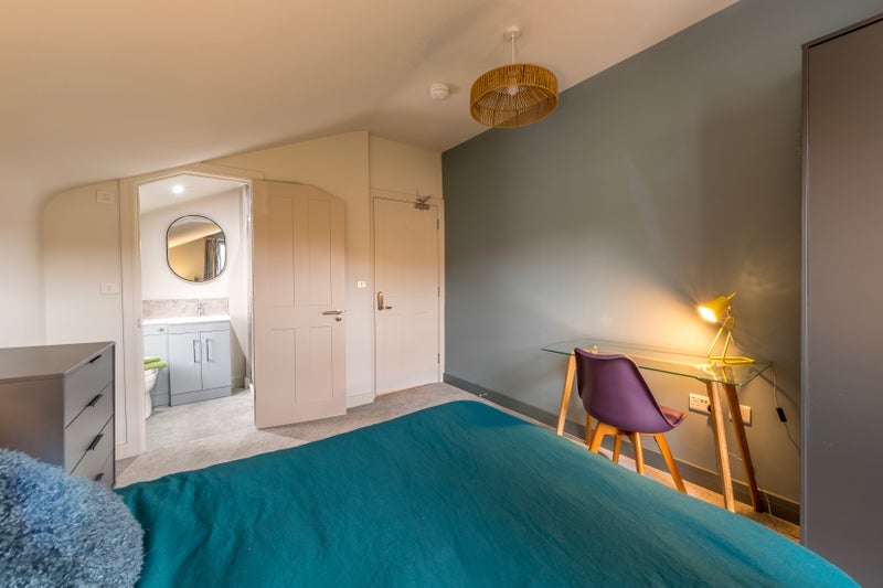 Room Sandy Park Road in Bristol