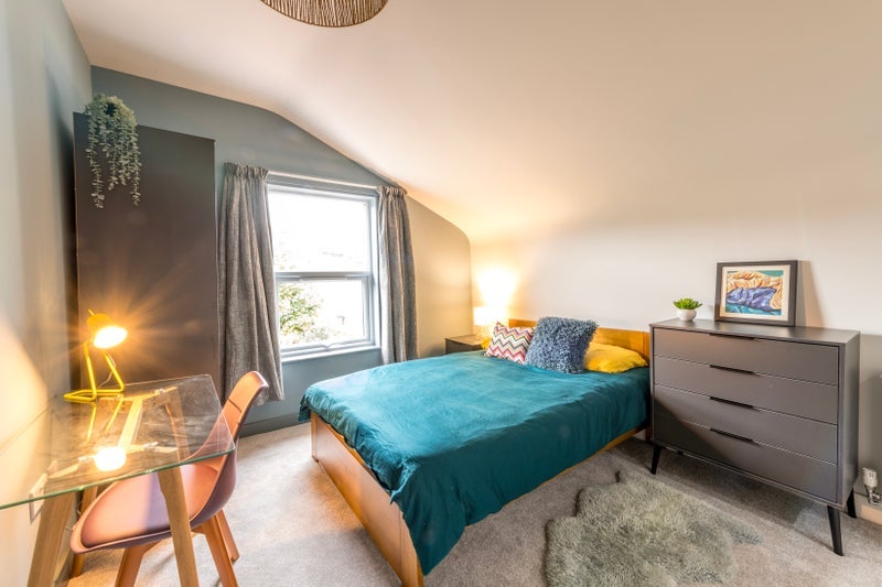 Room Sandy Park Road in Bristol