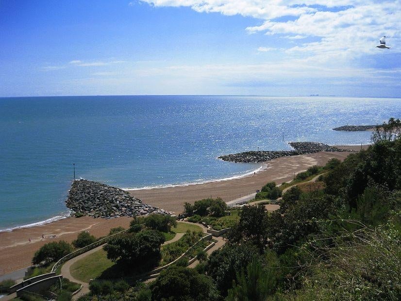 Flat Earls Avenue in Folkestone and Hythe District