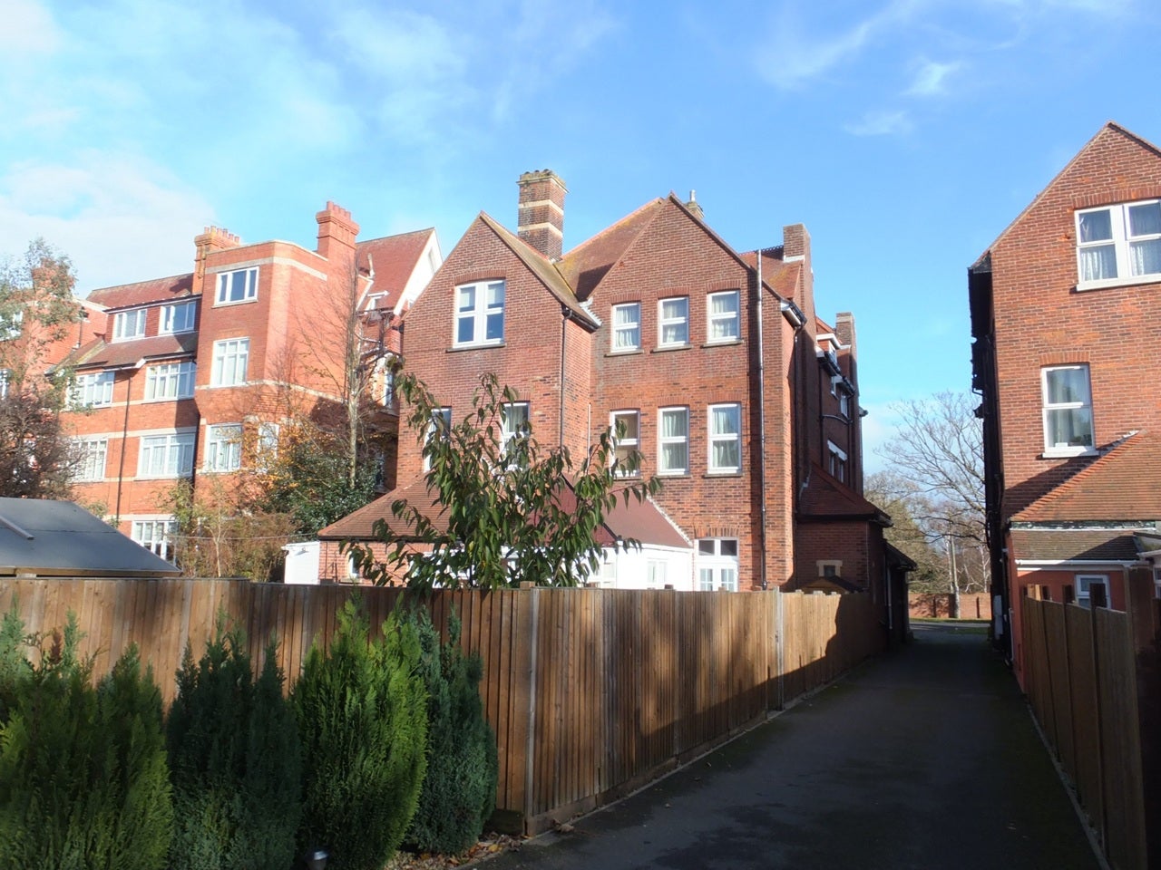 Flat Earls Avenue in Folkestone and Hythe District