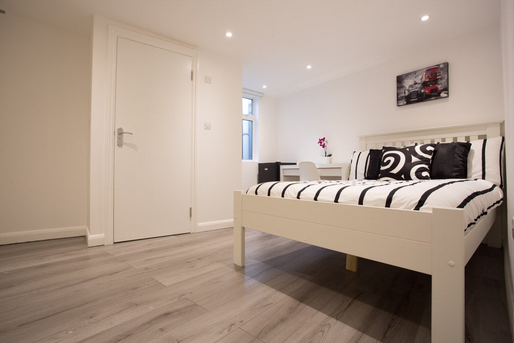 Flat Newington Butts in Greater London