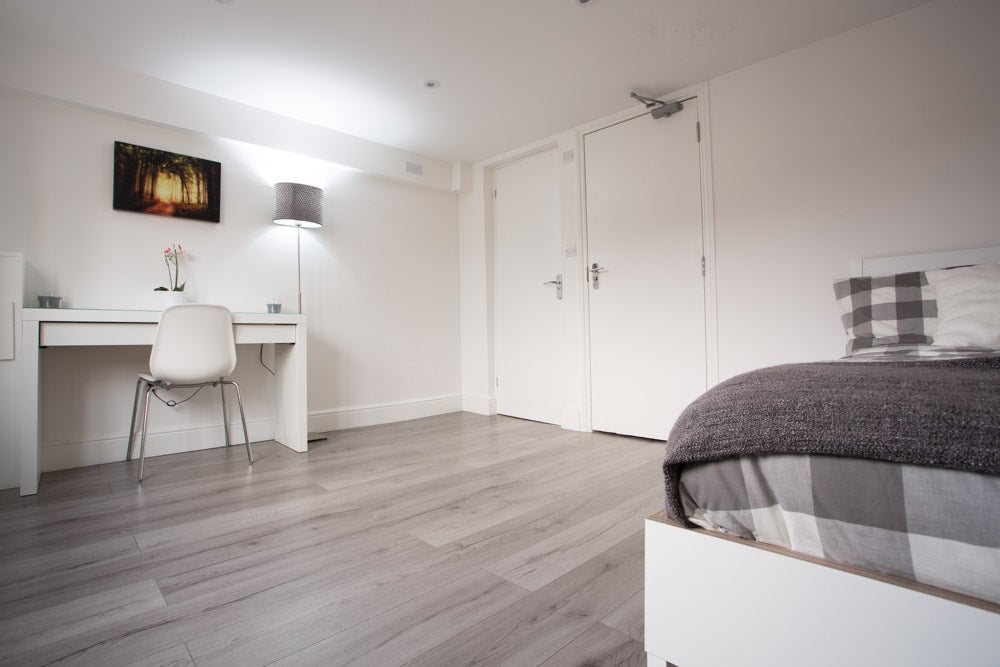 Flat Newington Butts in Greater London