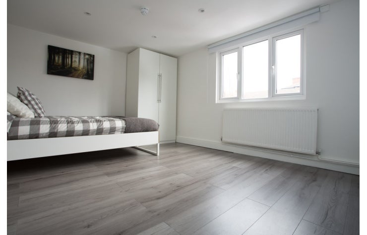 Flat Newington Butts in Greater London