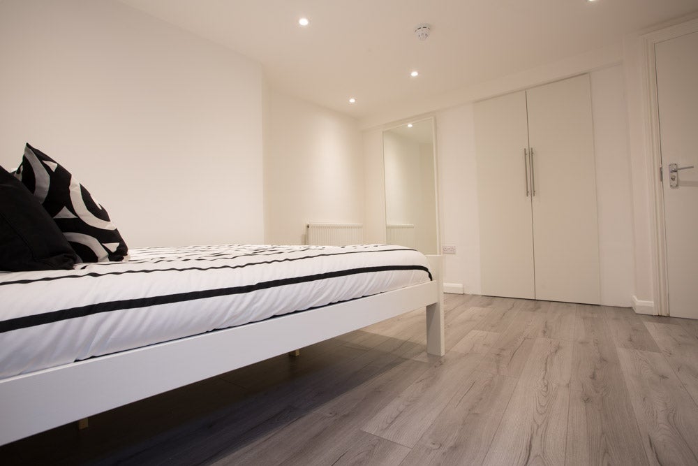 Flat Newington Butts in Greater London