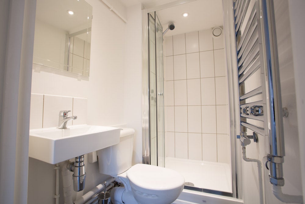 Flat Newington Butts in Greater London
