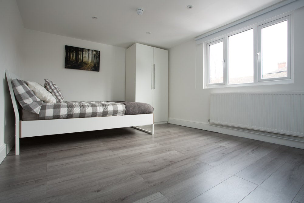 Flat Newington Butts in Greater London
