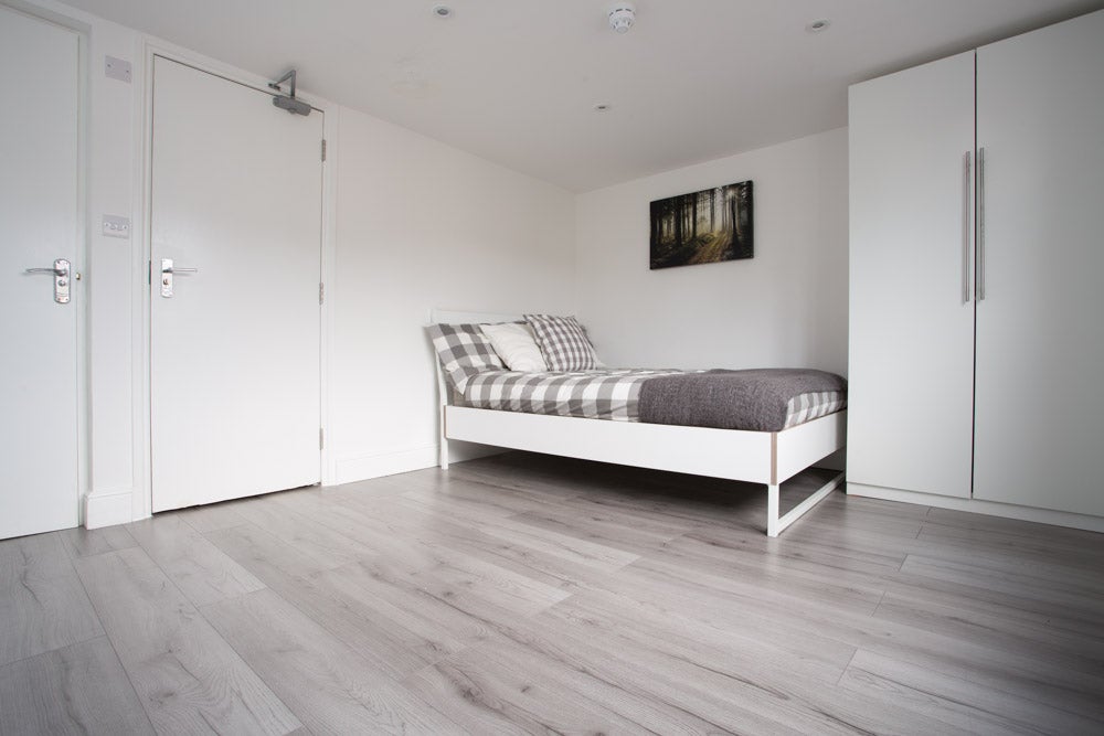 Flat Newington Butts in Greater London