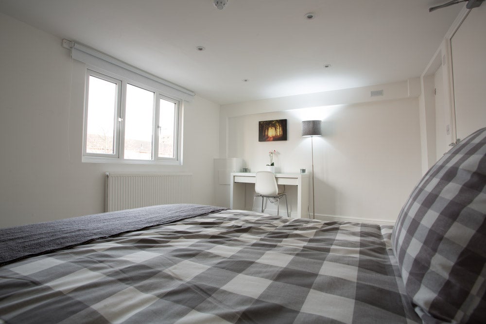 Flat Newington Butts in Greater London