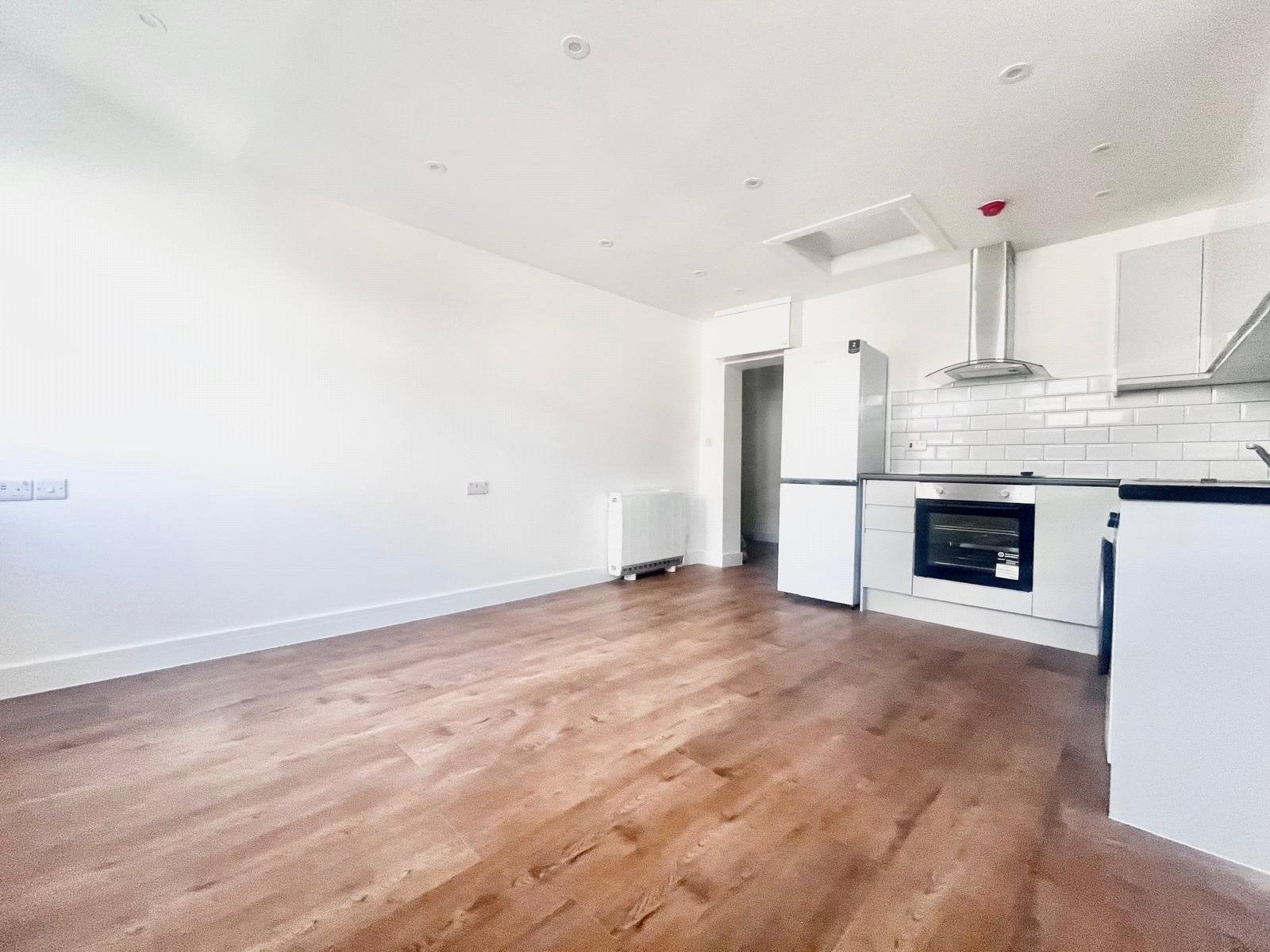 Flat Hanworth Road in Greater London