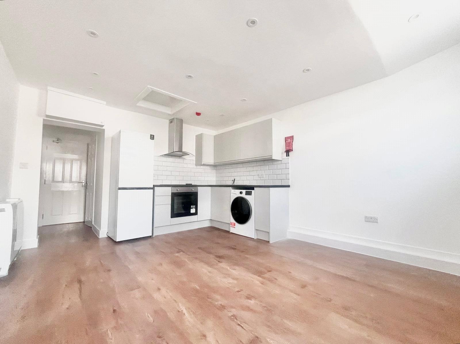 Flat Hanworth Road in Greater London